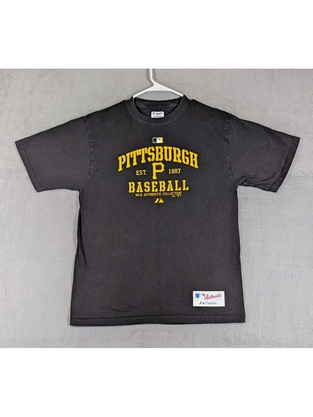 Majestic Mens Medium Black Pittsburgh Pirate MLB Baseball Graphic T Shirt Cotton